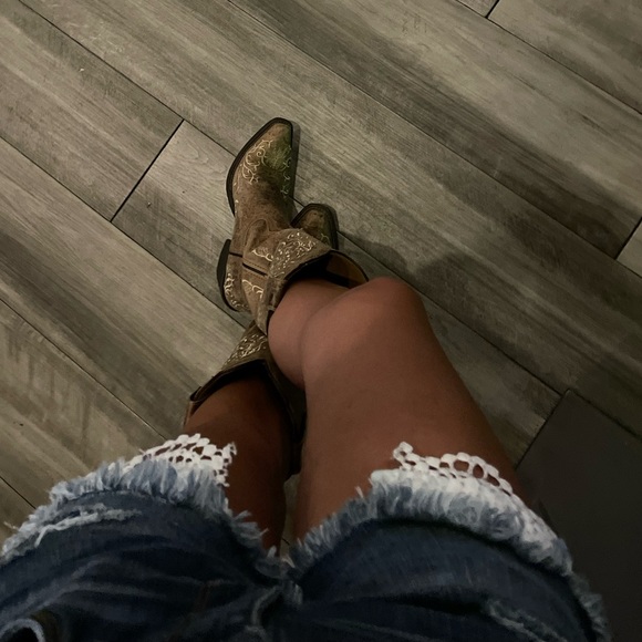 Meet your Posher, Sarah - Picture 9 of 16